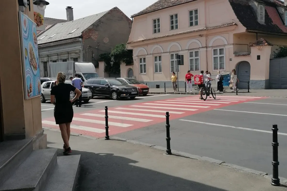 Biciclist lovit de mașină, în municipiul Brașov!