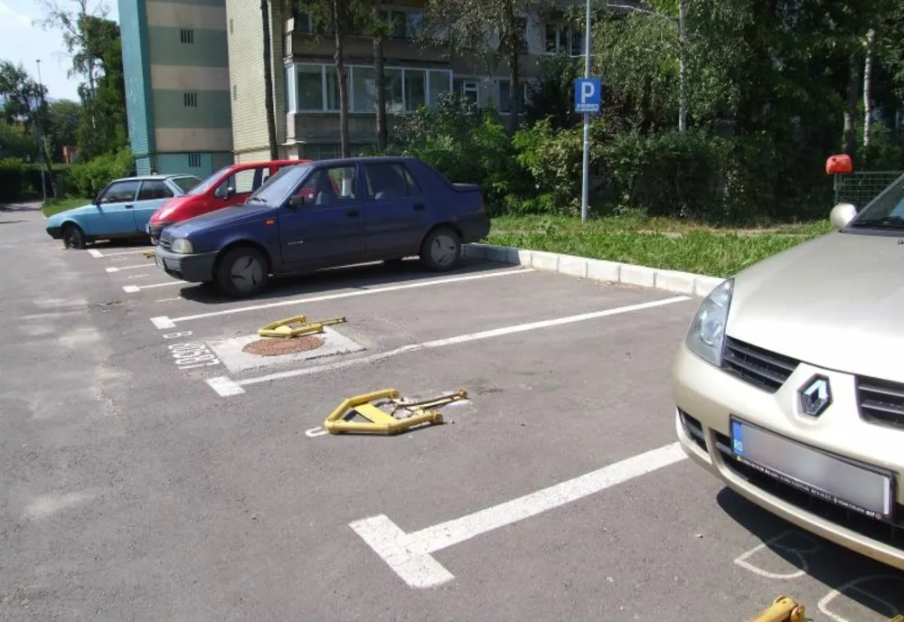 Licitații pentru reatribuirea locurilor de parcare din zona Scriitorilor
