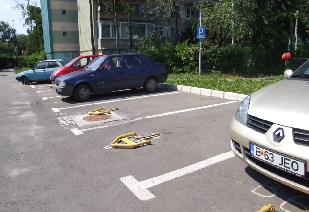 VIDEO Reîncep procedurile de reatribuire a locurilor de parcare rezidențiale din municipiul Braşov