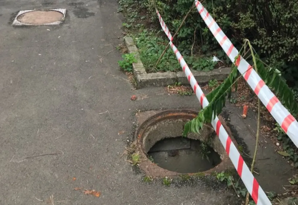 Compania Apa, apel către braşoveni! "Lipsa capacelor de la canale ne pune viața în pericol!"