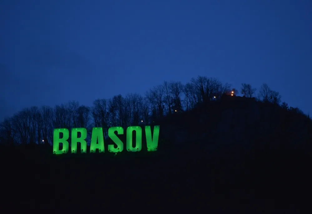 De ce vor fi iluminate în verde, toată săptămâna, literele de pe Tâmpa?