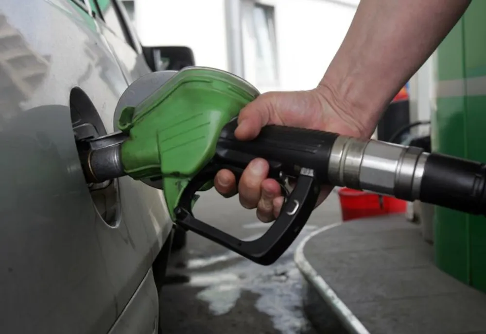Prețul benzinei, la un pas de pragul critic de 7 lei - Avertismentul specialiștilor