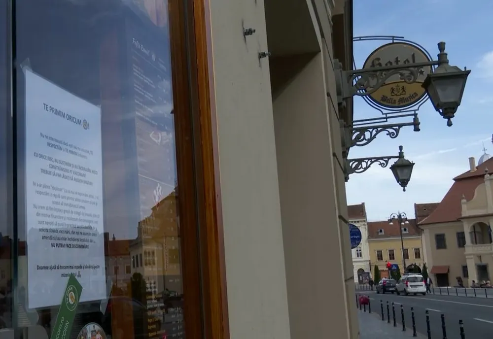 Curaj dus la extrem? Un local din Brașov primește chiar și clienți nevaccinați anti-COVID-19