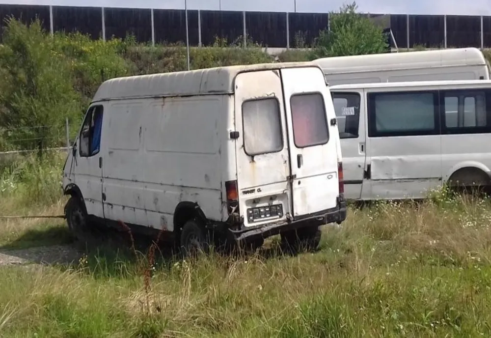 VIDEO Tot mai mulți brașoveni își ridică singuri ,,rablele” de pe domeniul public
