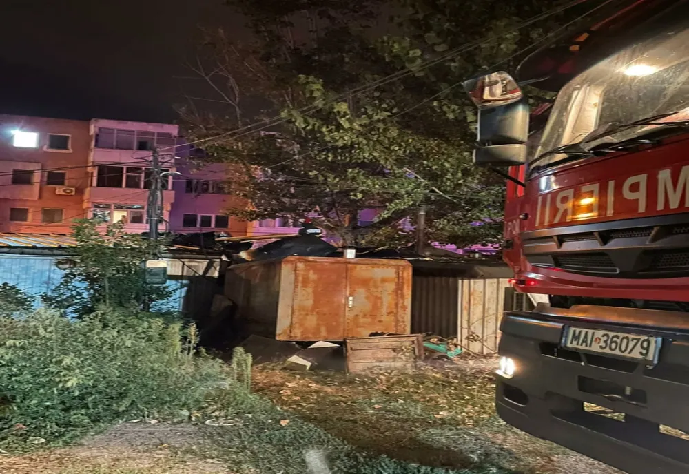 23 de persoane evacuate după o explozie la un bloc din Zărneşti!