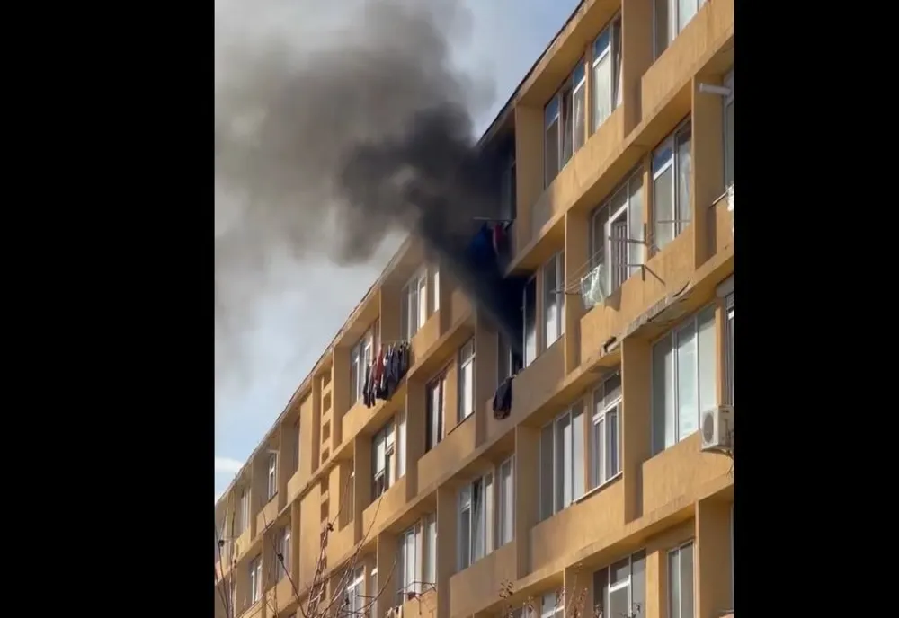 VIDEO Incendiu violent la o locuință din cartierul Astra
