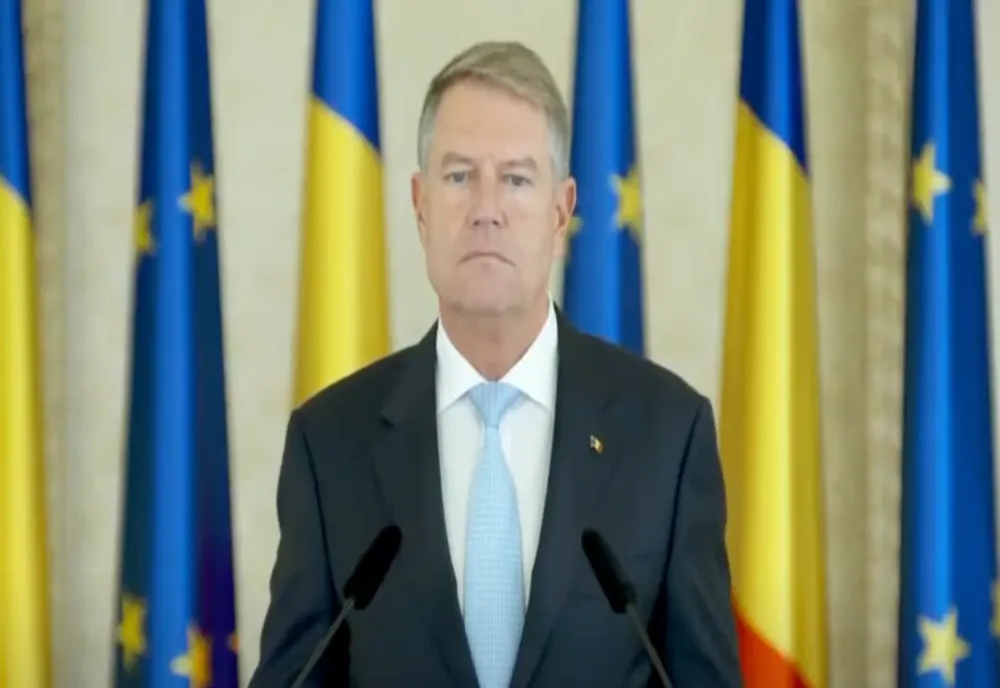 Medici de la Spitalul Militar de Urgență Regina Maria decorați de președintele României, Klaus Iohannis