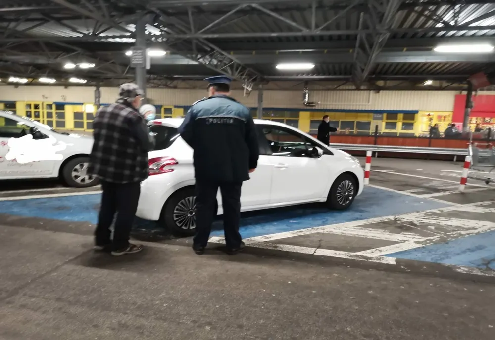 Amenzi de 13.000 de lei pentru şoferii care au parcat pe locurile destinate persoanelor cu handicap!