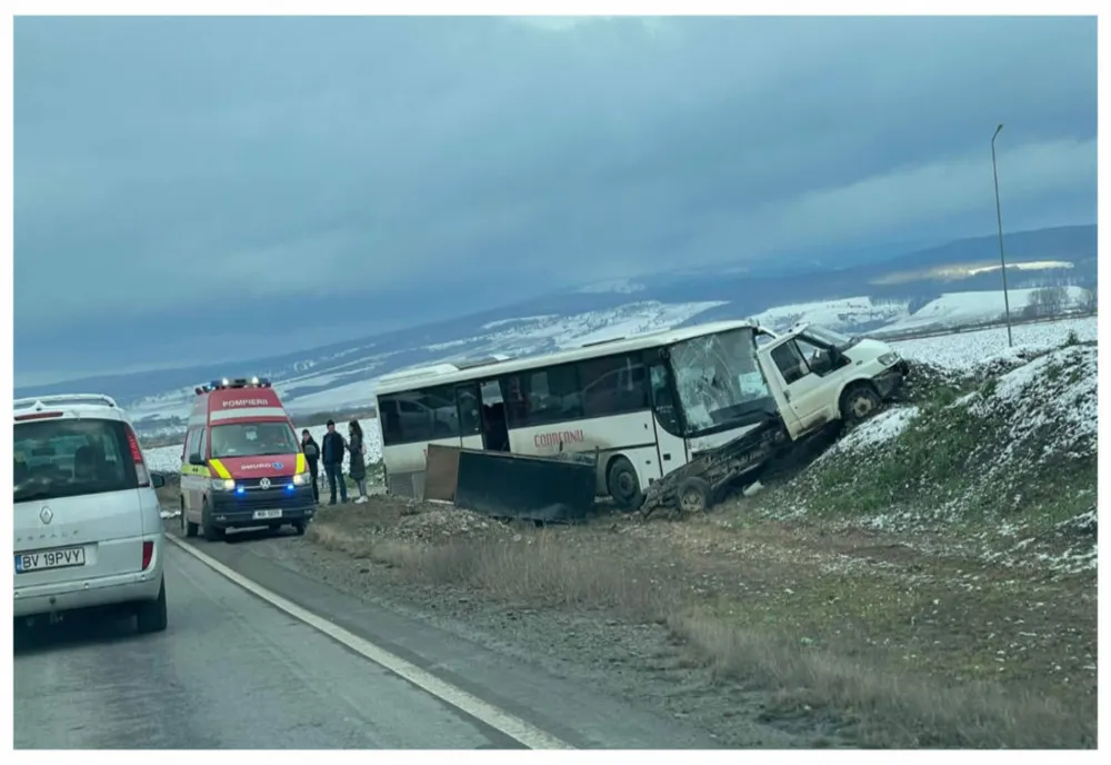 Autobuz Codreanu cu 17 persoane a fost implicat într-un accident rutier!