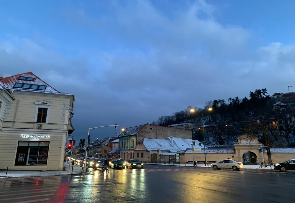 Cu câte utilaje s-a intervenit pentru deszăpezirea drumurilor din municipiul Brașov?