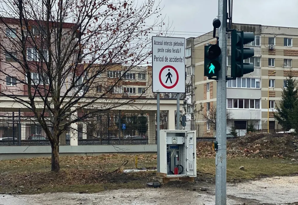 A fost montat cel de-al 11-lea semafor pietonal din municipiul Brașov, în apropierea unei școli