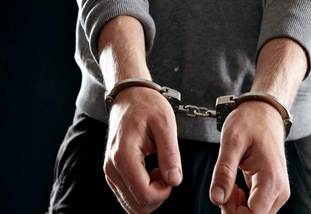 Bărbat acuzat de viol şi tâlhărie, ARESTAT