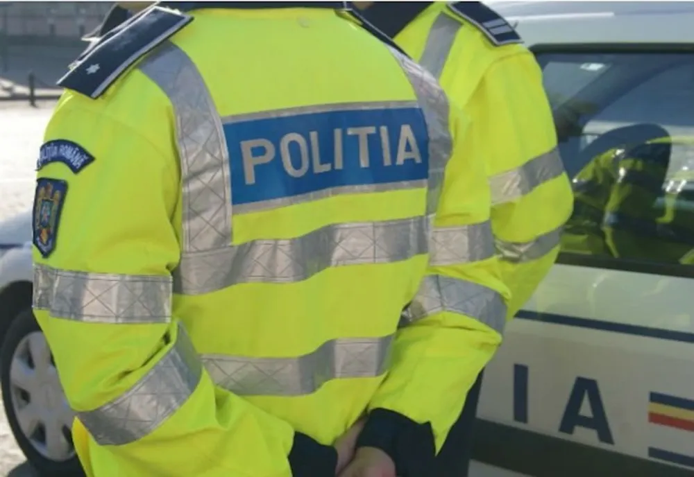 Codul Rutier 2026. Ai voie să treci pe roșu dacă mergi cu mașina proporie în spatele ambulanței?