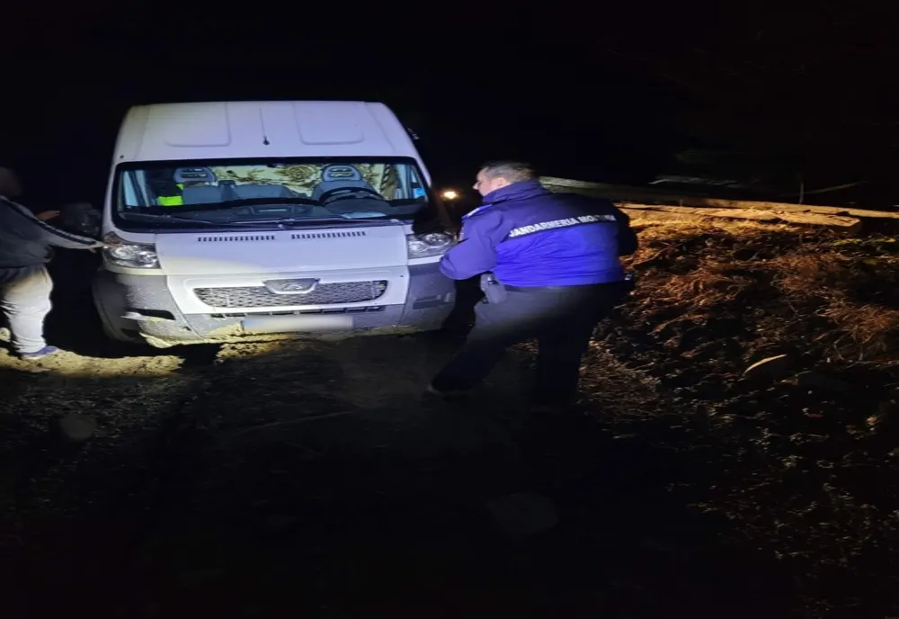 Un brașovean s-a rătăcit pe drumul forestier din Slănic Moldova, dar jandarmii i-au sărit în ajutor