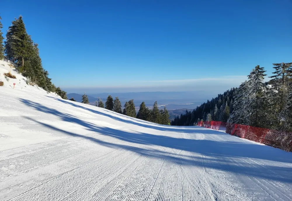 Autoritățile anunță până când se poate schia în Poiana Braşov