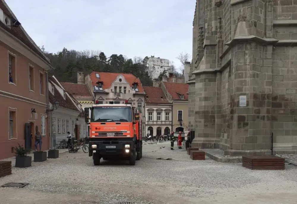 FOTO Exerciţiu ISU la Biserica Neagră