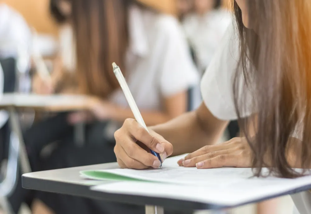 Peste 4.000 de elevi brașoveni au fost prezenți, astăzi, la prima probă a Evaluării Naționale