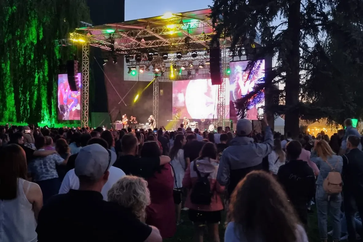 VIDEO Guess Who, Grasu XXL și The Motans au încins atmosfera în prima seară de la diMANSIONS Fun Garden!
