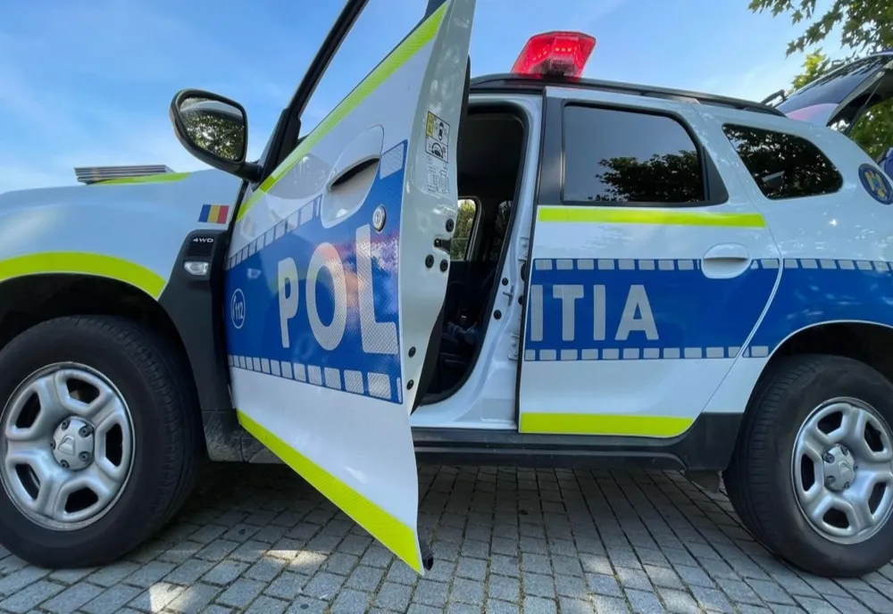 Doi polițişti au ajutat o femeie să nască!