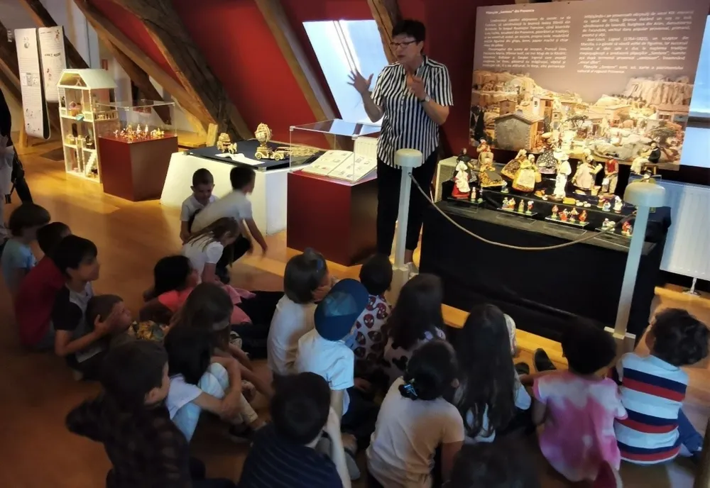 Expoziția ”Jucării, păpuși și jocuri” poate fi vizitată gratuit la Muzeul Civilizației Urbane a Brașovului