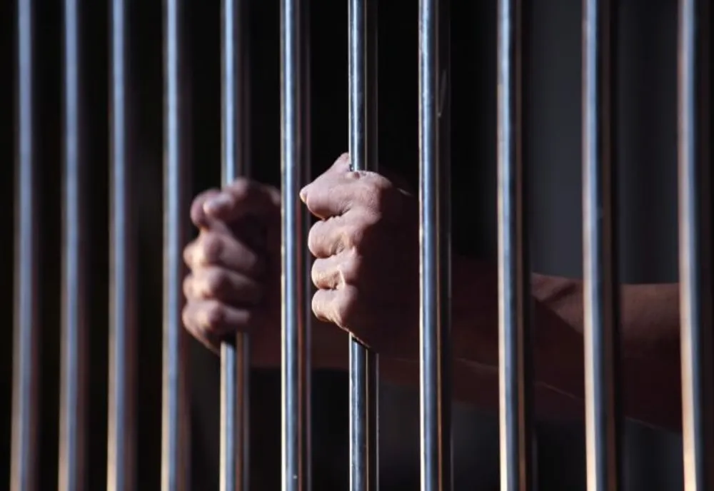 Bărbați condamnați la închisoare cu executare