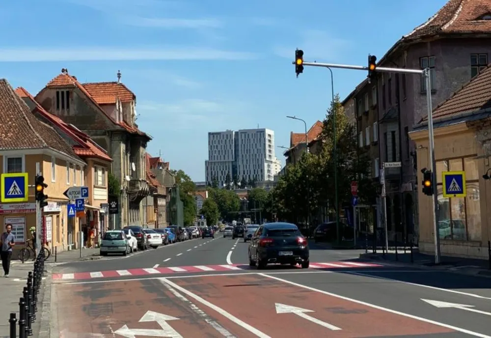 Un nou semafor cu buton la o trecere pentru pietoni din Brașov