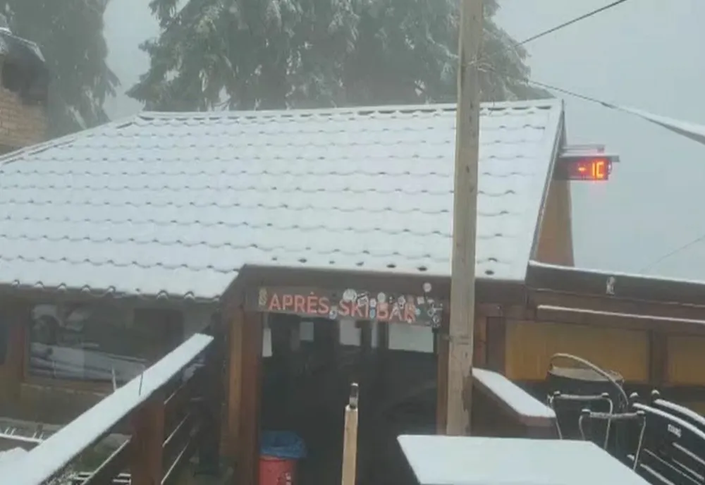 VIDEO Prima ninsoare din acest sezon și în Masivul Postăvarul