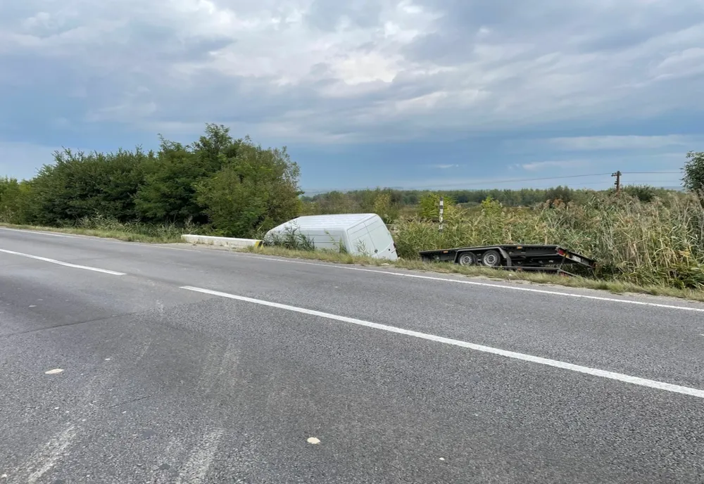 Microbuz cu 7 pasageri răsturnat pe DN1! Intervenție promptă a unui subofițer ISU