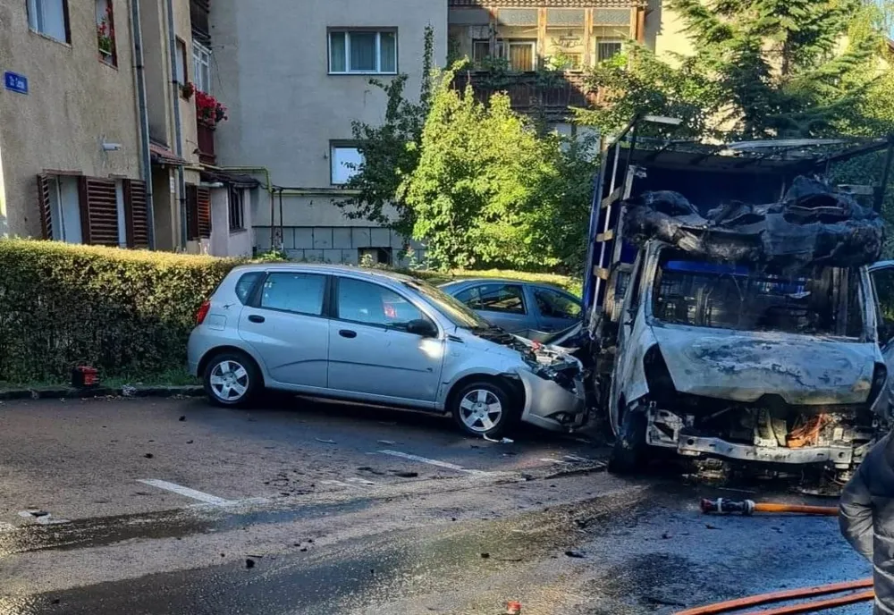 3 mașini au luat foc în municipiul Brașov