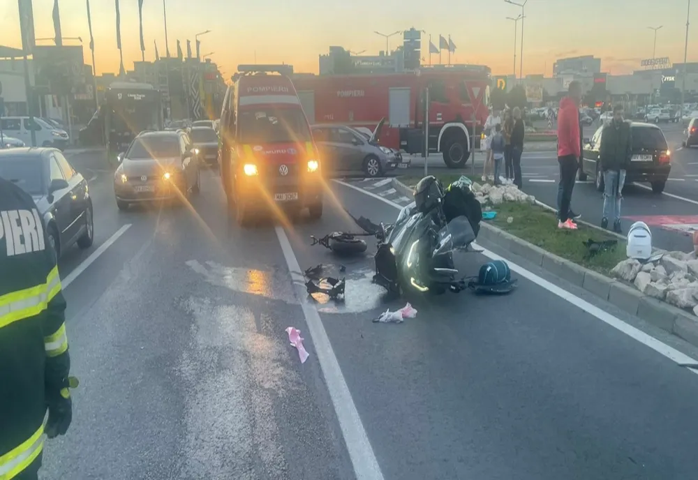 Tânără motociclistă rănită într-un accident, pe Calea București