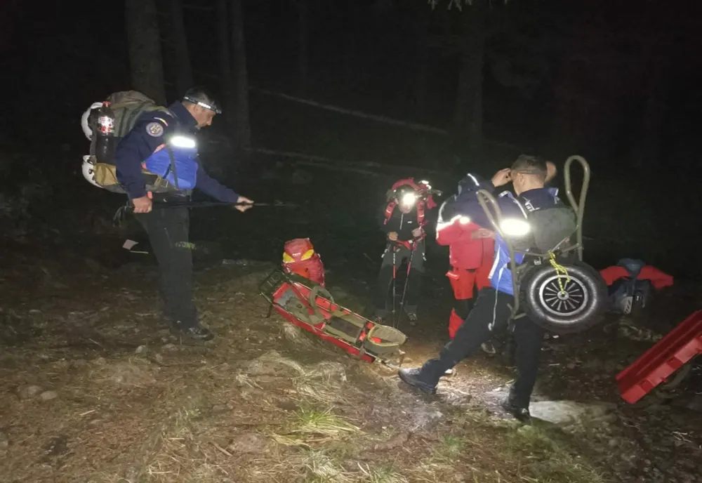 Misiune dificilă pentru coborârea unui turist ucrainean rămas blocat în Munții Făgăraș!