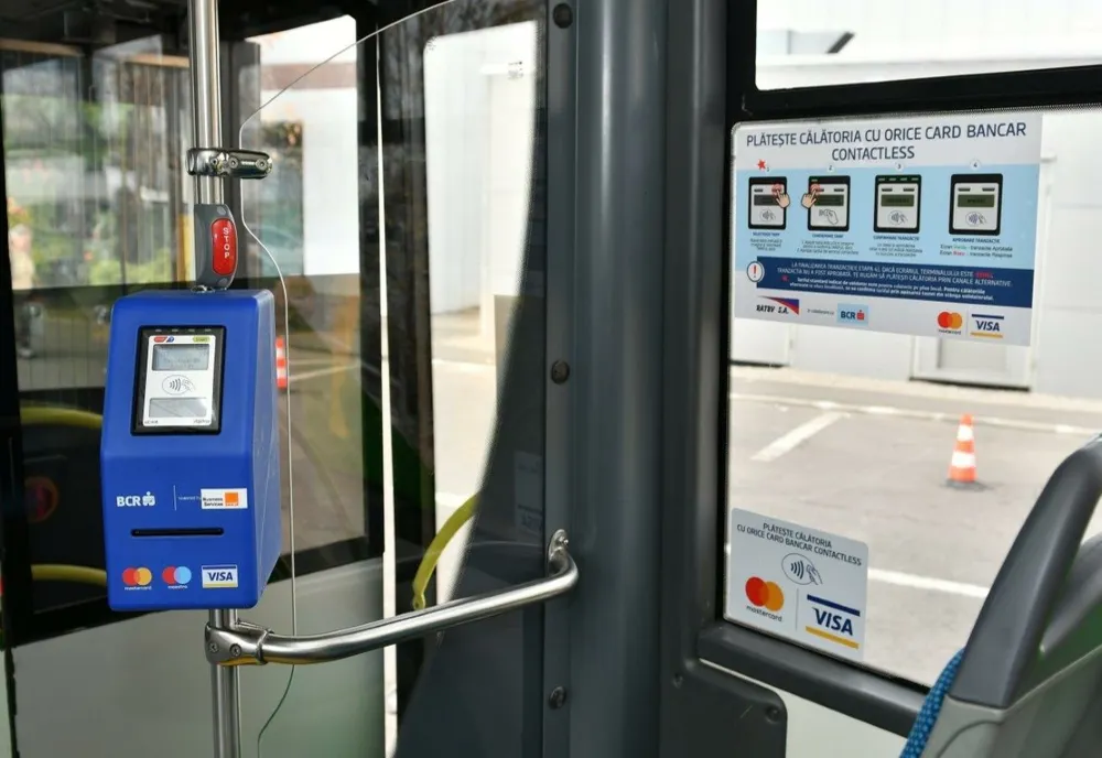 RATBV implementează la Brașov soluția de plată a călătoriei cu orice card bancar direct în mijloacele de transport 
