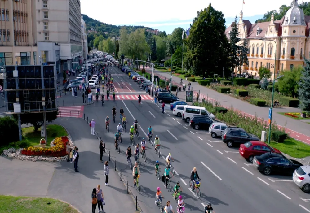 Primăria susține că Brașovul va avea o rețea de piste de biciclete care va lega toate cartierele orașului