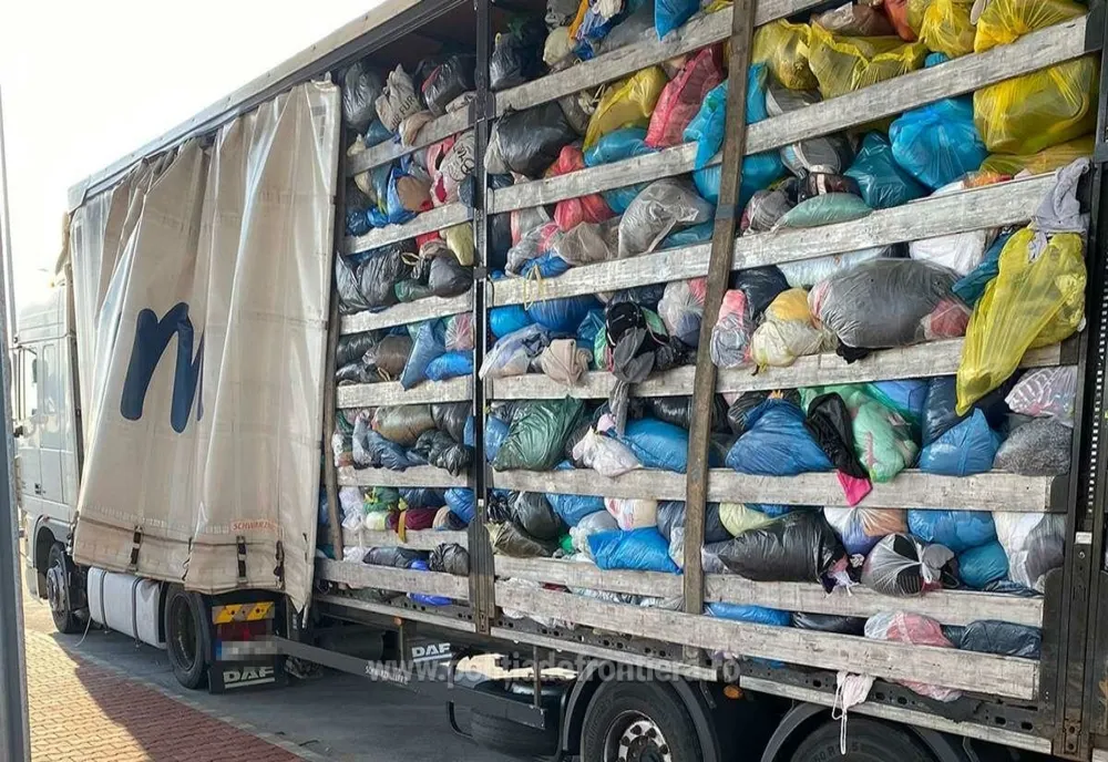 Peste 50 de tone de haine second hand oprite de la comercializare la Brașov