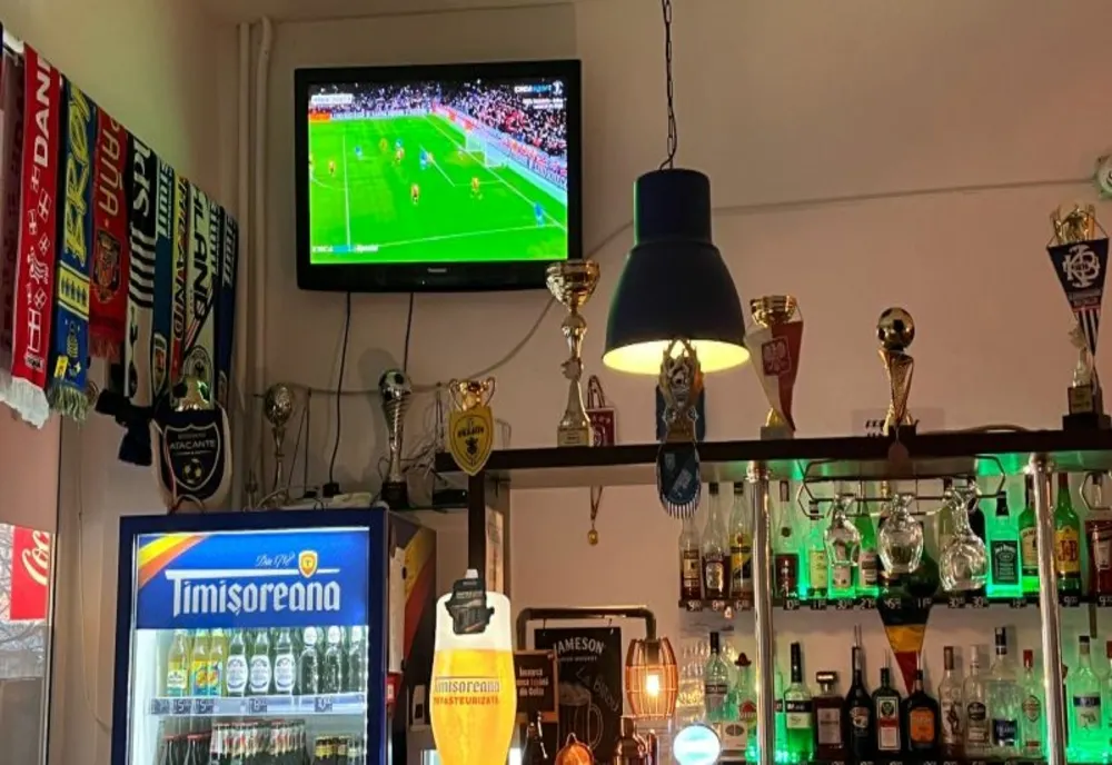 FOTO Campionatul Mondial de fotbal poate fi urmărit, în cele mai bune condiții, în barurile din Brașov!