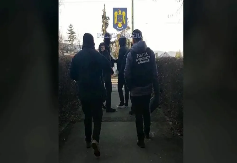 VIDEO Spărgător de locuințe reținut de polițiștii din Brașov
