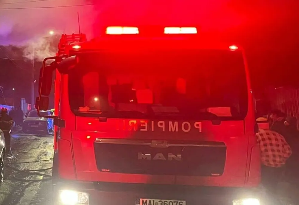 Incendiu, azi-noapte, într-o hală din Codlea