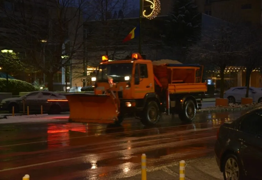 40 de utilaje de deszăpezire au acționat în municipiul Brașov azi-noapte