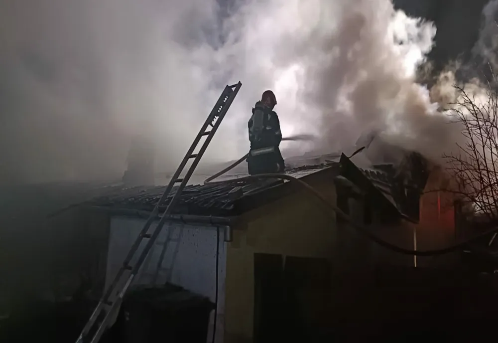 Restaurant distrus într-un incendiu, azi-noapte!