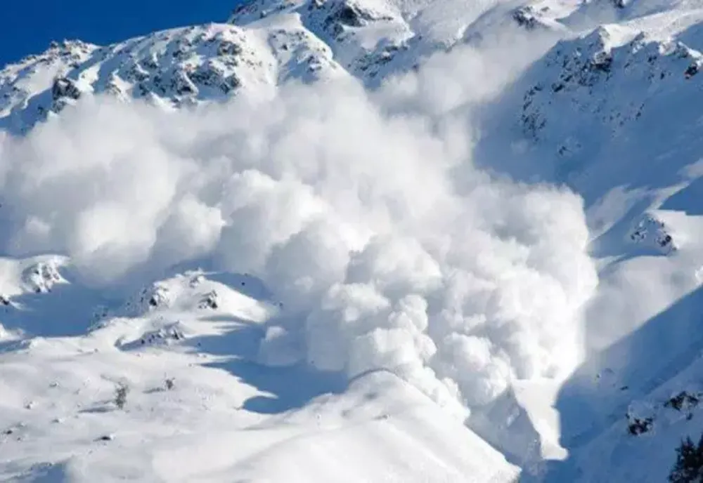 Avertisment ANM pentru turiști - Este RISC major de avalanșe la munte, în România - Zonele periculoase