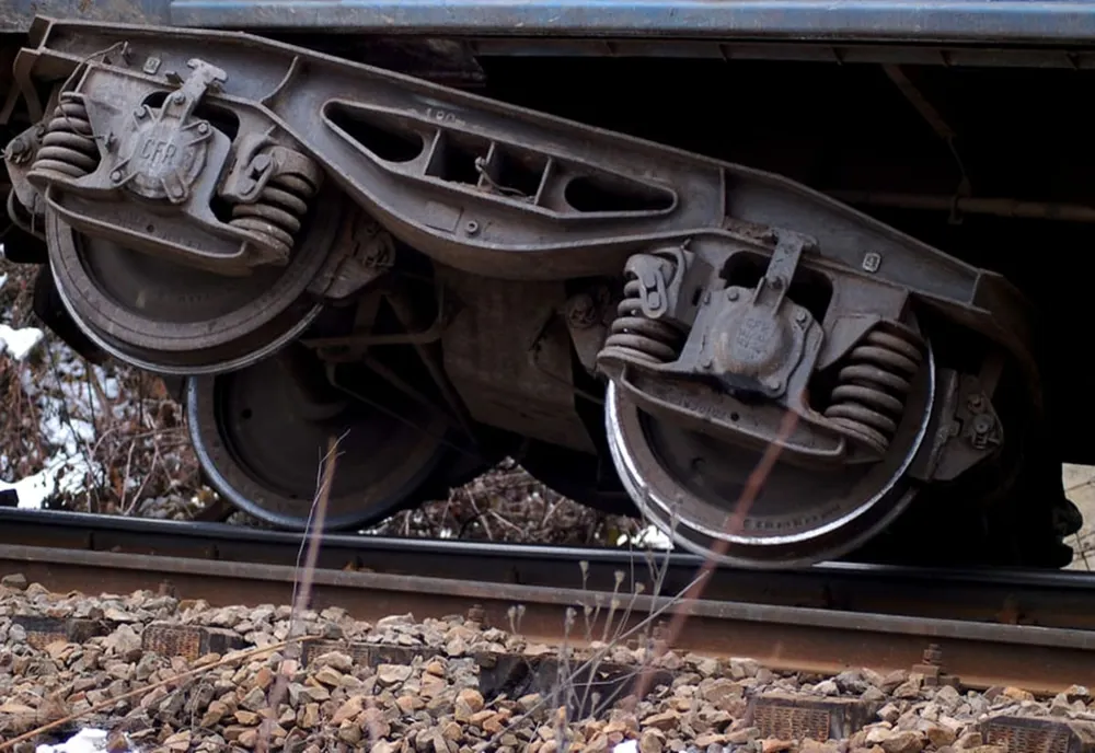 Tren de marfă deraiat între Augustin și Apața