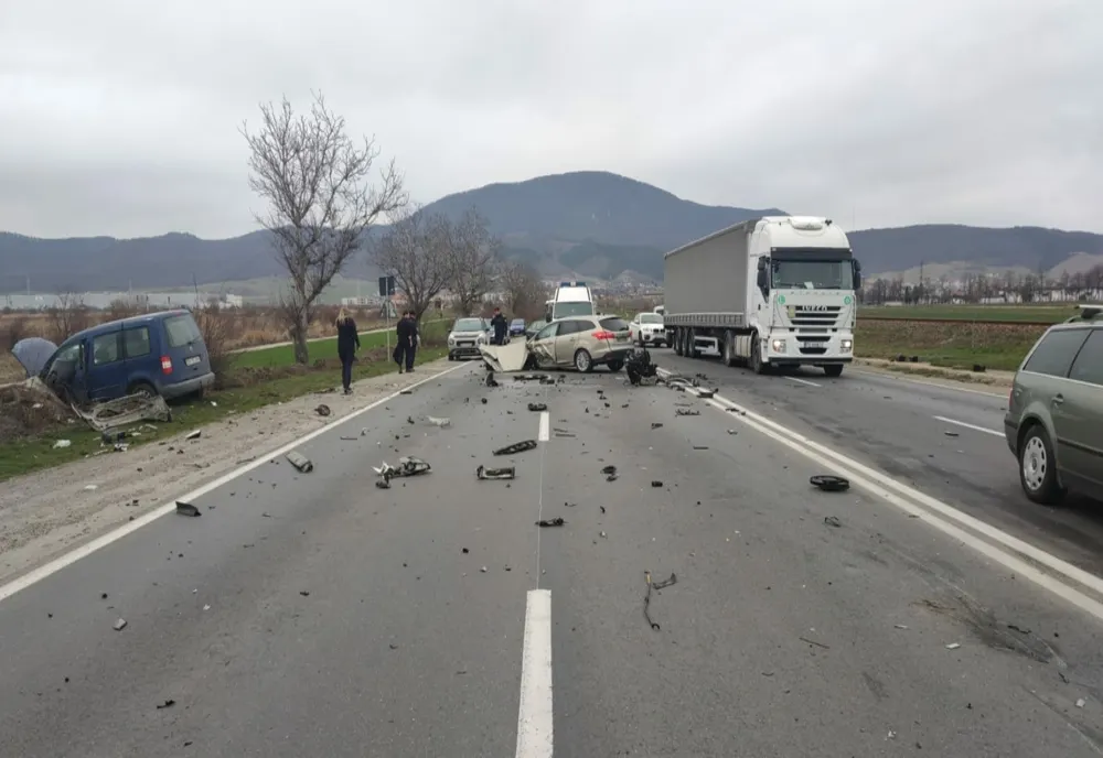 VIDEO Accident cu 3 victime, pe DN1, la ieșirea din Codlea spre Ghimbav