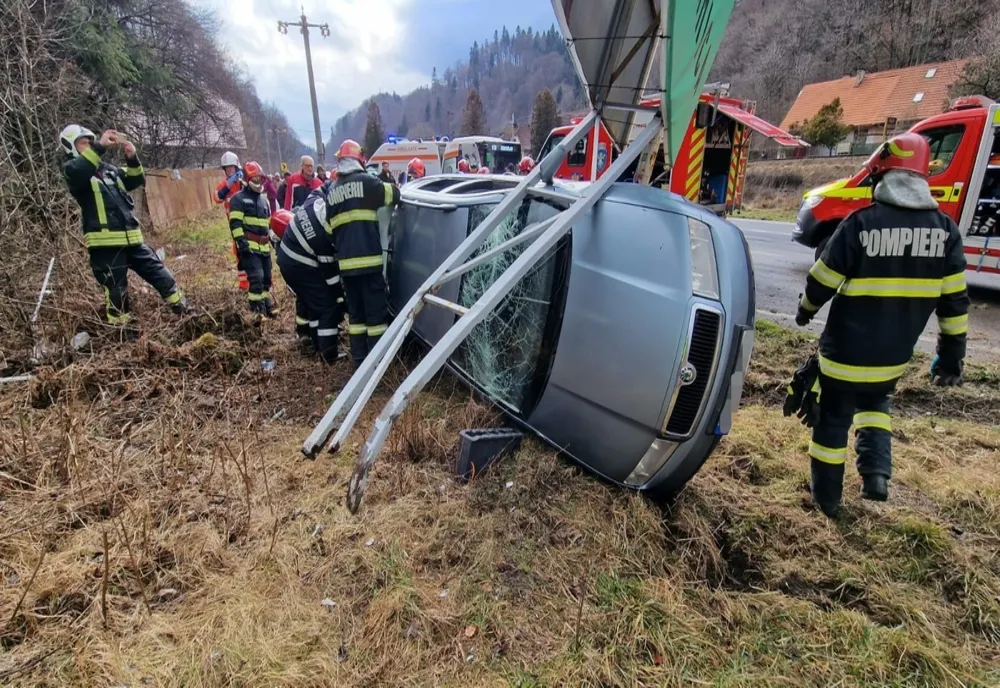 Mașină răsturnată pe DN1, la Timișul de Jos