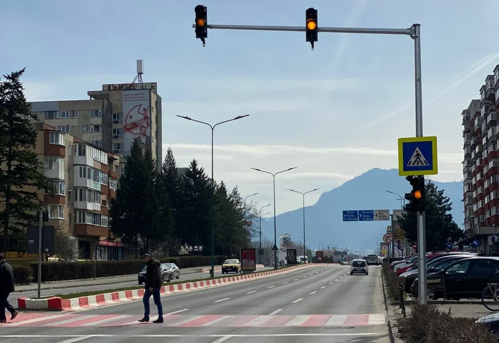 Calea București, mai sigură: Primăria a semaforizat și ultima trecere de pietoni de pe această arteră de circulație