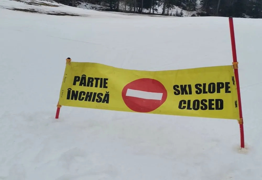 De mâine se schiază doar pe pârtiile din partea superioară a masivului Postăvarul