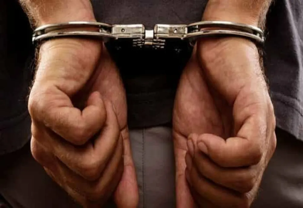 Agent de poliție muşcat de un bărbat, în timpul unei intervenții