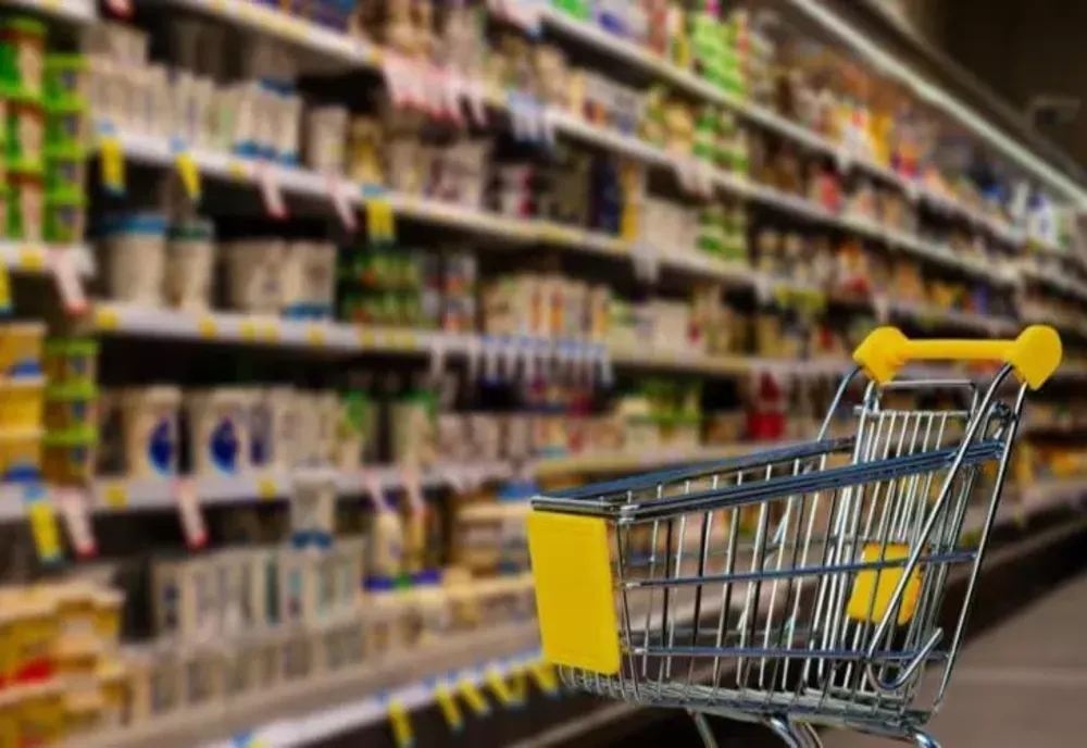 Român de 19 ani, reținut în Italia după ce a încercat să fure produse de lux dintr-un supermarket