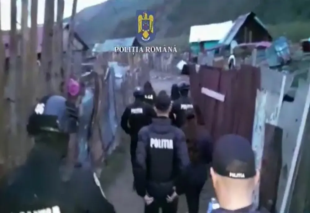 VIDEO Percheziții în municipiile Săcele, Brașov și comuna Augustin, la suspecți bănuiți de furt și tâlhărie