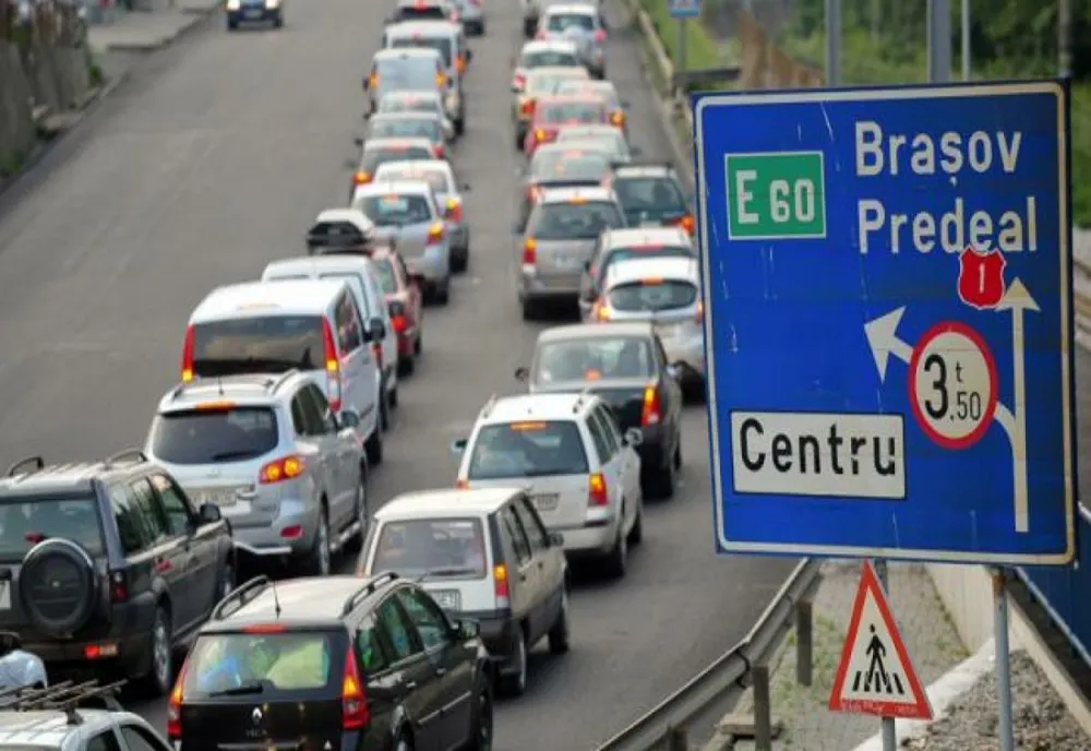 AGLOMERAȚIE ÎNTRE SINAIA ȘI BUȘTENI. POLIȚIA LE RECOMANDĂ ȘOFERILOR RUTE ALTERNATIVE