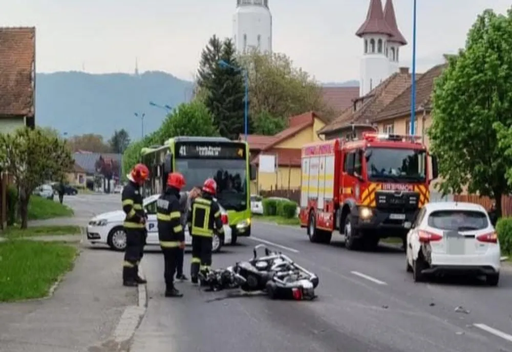 Pieton lovit de motocicletă, în municipiul Braşov